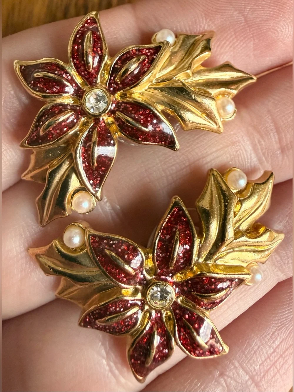 Avon Gold-Tone Christmas Poinsettia  Earrings Brooch Faux Pearl Demi Red Floral